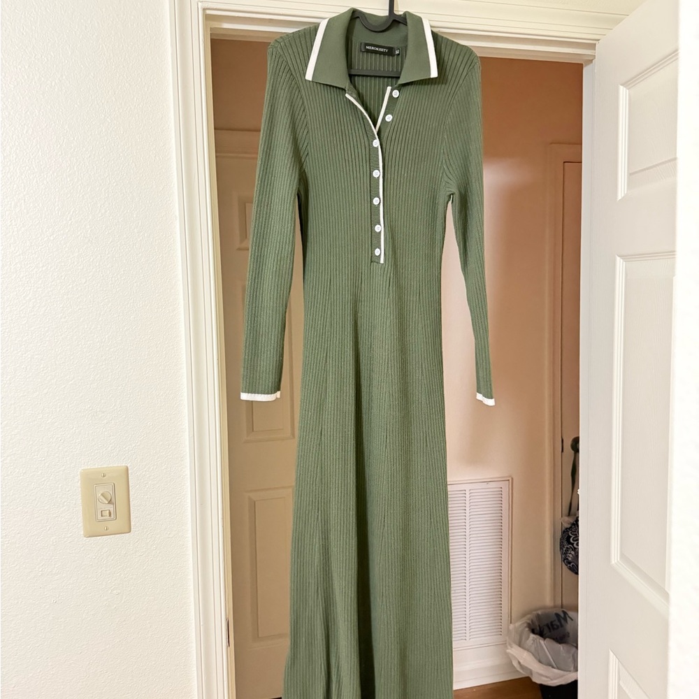 Elegant Green Ribbed Maxi Dress